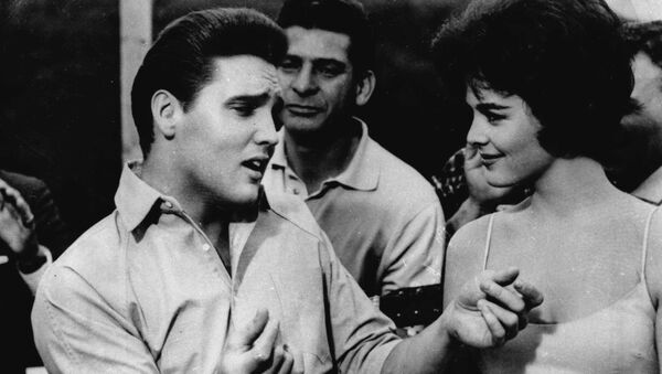 Elvis Presley trong một cảnh trong bộ phim Kid Galahad - Sputnik Việt Nam