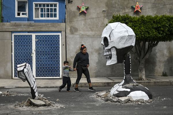 Trước lễ hội «Ngày của người chết» ở Mexico  - Sputnik Việt Nam