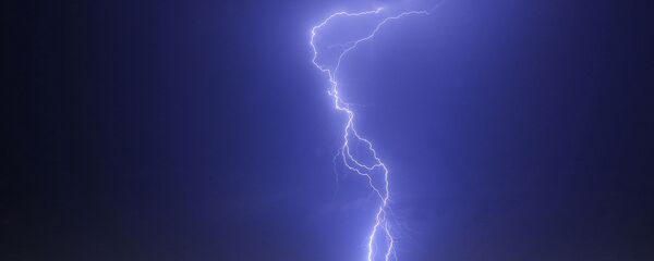 Những tia chớp trên bầu trời Kuwait - Sputnik Việt Nam