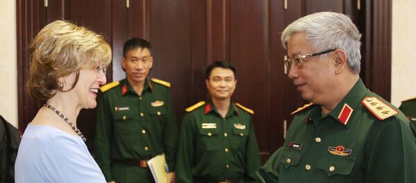 Thượng tướng Nguyễn Chí Vịnh tiếp bà Bonnie Glick, Phó Tổng Giám đốc toàn cầu Cơ quan Phát triển quốc tế Hoa Kỳ. - Sputnik Việt Nam