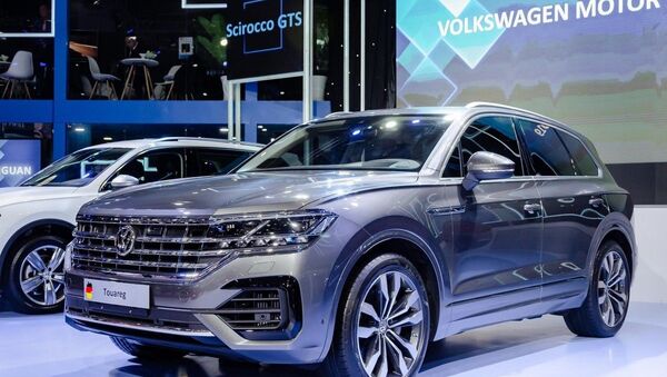 Mẫu Volkswagen Touareg có bản đồ đường lưỡi bò trưng bày tại VMS 2019 đang bị cơ quan hải quan giữ tại cảng Cát Lái, chưa cho tái xuất.  - Sputnik Việt Nam