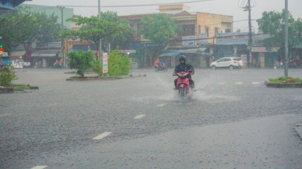 Miền Trung tiếp tục đón cơn bão mới Miền Trung tiếp tục đón cơn bão mới - Sputnik Việt Nam