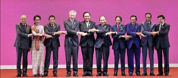 Thủ tướng Nguyễn Xuân Phúc và các Trưởng đoàn tại Lễ khai mạc Hội nghị Cấp cao ASEAN lần thứ 35 - Sputnik Việt Nam