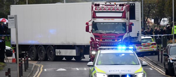 Сảnh sát Anh phát hiện 39 thi thể bên trong container Сảnh sát Anh phát hiện 39 thi thể bên trong container - Sputnik Việt Nam