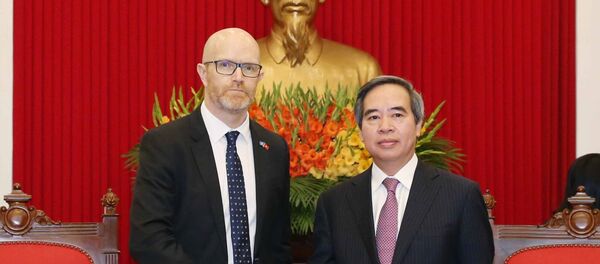 Trưởng Ban Kinh tế Trung ương Nguyễn Văn Bình tiếp Phó Chủ tịch Chính sách công của Facebook tại Khu vực Châu Á – Thái Bình Dương - Sputnik Việt Nam