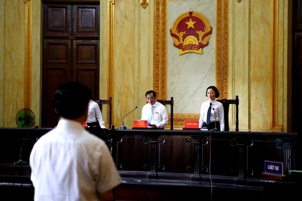 Tội dâm ô và y án 18 tháng tù của ông Nguyễn Hữu Linh là đúng Tội dâm ô và y án 18 tháng tù của ông Nguyễn Hữu Linh là đúng - Sputnik Việt Nam