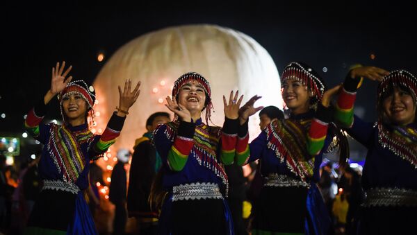 Những người tham gia Tazaungdaing Lighting Festival ở Myanmar - Sputnik Việt Nam