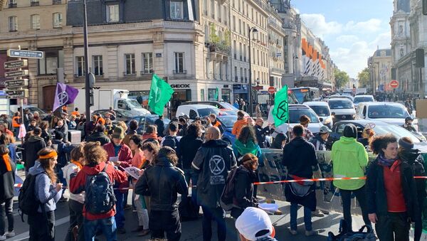 Hành động nổi loạn tuyệt chủng ở Paris, ngày 10 tháng 10 năm 2019 - Sputnik Việt Nam