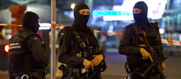 Cảnh sát quân sự ở Amsterdam. Cảnh sát quân sự ở Amsterdam. - Sputnik Việt Nam