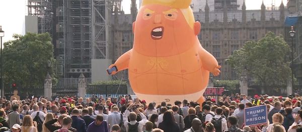 Quả bóng khổng lồ bé Trump đã lên sóng ở London - Sputnik Việt Nam