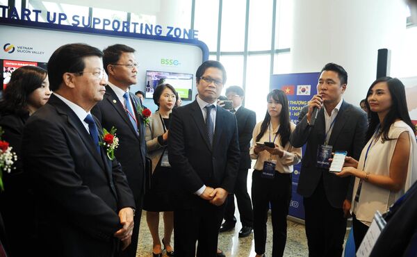 Việt Nam và Hàn Quốc tiếp tục phát triển quan hệ hợp tác Việt Nam và Hàn Quốc tiếp tục phát triển quan hệ hợp tác - Sputnik Việt Nam