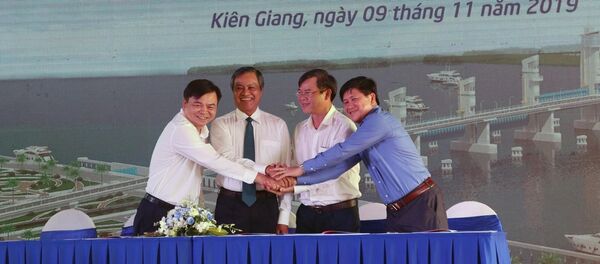 Lãnh đạo Bộ Nông nghiệp và Phát triển nông thôn và 3 tỉnh Kiên Giang, Hậu Giang, Cà Mau ký giao ước thực hiện dự án hệ thống thủy lợi Cái Lớn - Cái Bé. Lãnh đạo Bộ Nông nghiệp và Phát triển nông thôn và 3 tỉnh Kiên Giang, Hậu Giang, Cà Mau ký giao ước thực hiện dự án hệ thống thủy lợi Cái Lớn - Cái Bé. - Sputnik Việt Nam