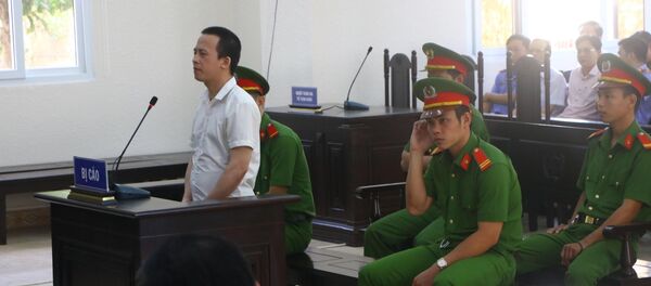 Bị cáo Trần Trọng Luận (34 tuổi, ngụ tại Bình Dương) nhận mức án tử hình đối với tội danh giết người, 6 năm tù với tội danh cướp tài sản - Sputnik Việt Nam