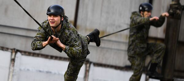 Сотрудники спецназа федеральной службы исполнения наказаний России во время показательных выступлений - Sputnik Việt Nam