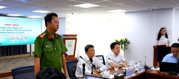 Đại tá Nguyễn Hoàng Thắng, Trưởng Công an quận Bình Thạnh thông tin về việc khởi tố Nguyễn Tiến Dũng. - Sputnik Việt Nam