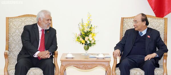 Thủ tướng Nguyễn Xuân Phúc và Đại sứ Venezuela Jorge Rondon Uzcategui - Sputnik Việt Nam