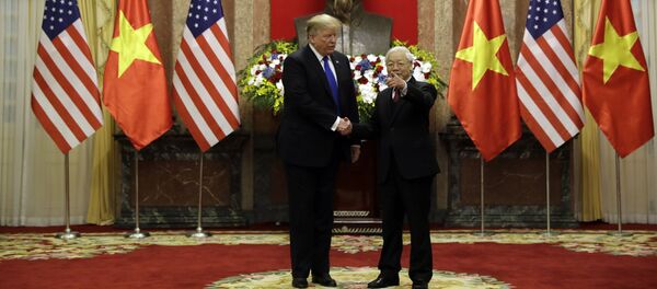 Tổng thống Donald Trump với Tổng Bí thư Đảng Cộng sản Việt Nam Nguyễn Phú Trọng tại Phủ Chủ tịch tại Hà Nội Tổng thống Donald Trump với Tổng Bí thư Đảng Cộng sản Việt Nam Nguyễn Phú Trọng tại Phủ Chủ tịch tại Hà Nội - Sputnik Việt Nam