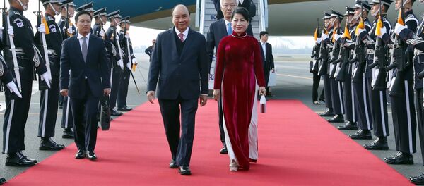 Lễ đón Thủ tướng Chính phủ Nguyễn Xuân Phúc và Phu nhân tại sân bay quân sự Gimhae, TP Busan - Sputnik Việt Nam