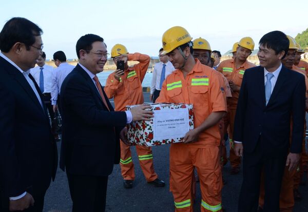 Phó Thủ tướng thăm và làm việc tại Cảng Đà Nẵng Phó Thủ tướng thăm và làm việc tại Cảng Đà Nẵng - Sputnik Việt Nam