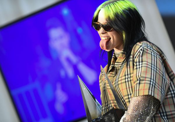 Ca sĩ Billie Eilish tại Lễ trao giải American Music Awards 2019 ở Los Angeles - Sputnik Việt Nam