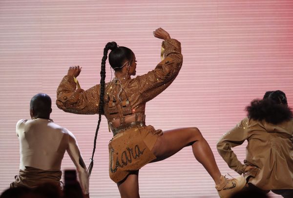 Ca sĩ Ciara tại Lễ trao giải American Music Awards 2019 ở Los Angeles  - Sputnik Việt Nam