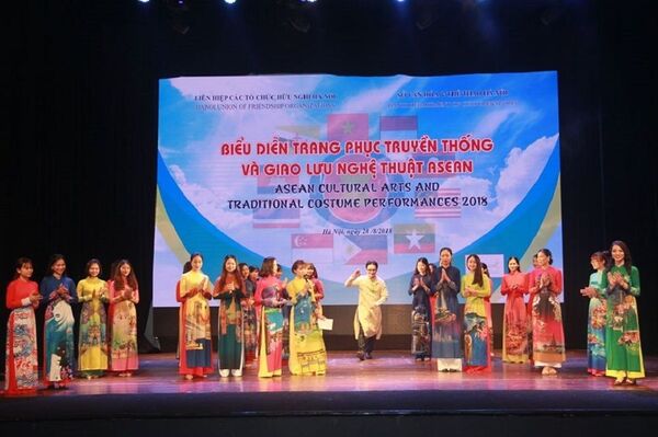 Việt Nam nên có bộ quy chuẩn về trang phục truyền thống áo dài? - Sputnik Việt Nam