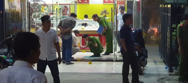 Công an khám nghiệm hiện trường. - Sputnik Việt Nam