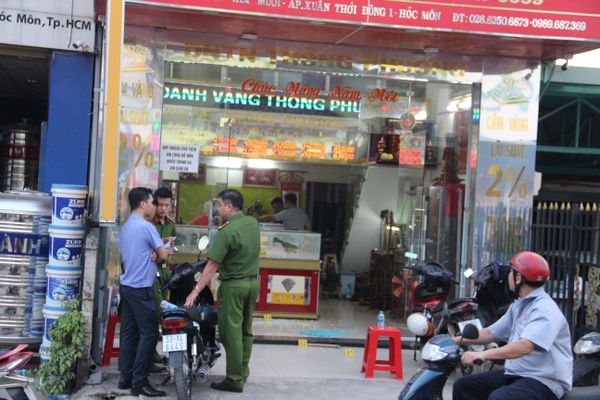 Công an bắt 3 nghi can cướp tiệm vàng ở huyện Hóc Môn Công an bắt 3 nghi can cướp tiệm vàng ở huyện Hóc Môn - Sputnik Việt Nam
