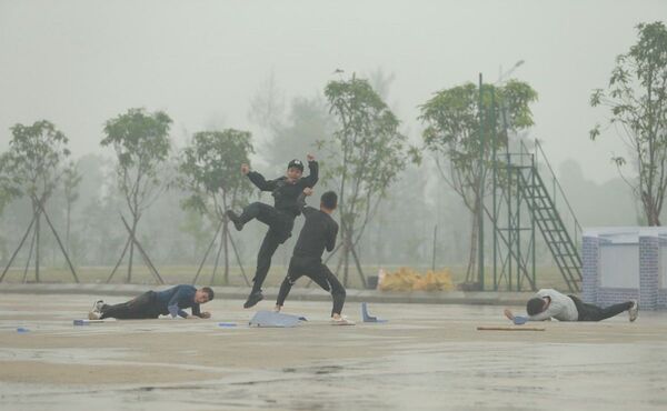 Hơn 1.000 CBCS Trung đoàn Cảnh sát cơ động tham gia cuộc diễn tập khí công - Sputnik Việt Nam