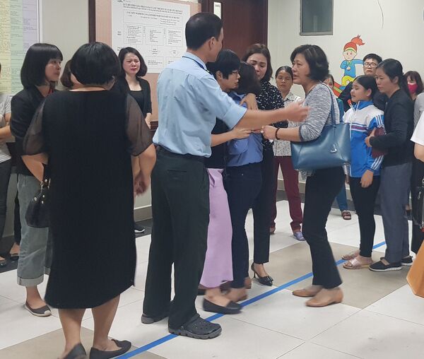 Bé 3 tuổi tử vong sau khi chơi trên cầu trượt ở trường mầm non tại Hà Nội - Sputnik Việt Nam