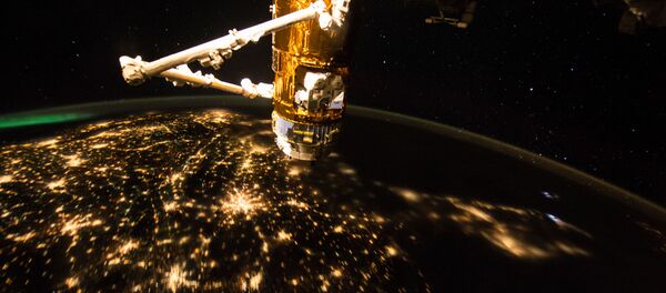 ISS trên nền màn đêm của Trái đất - Sputnik Việt Nam