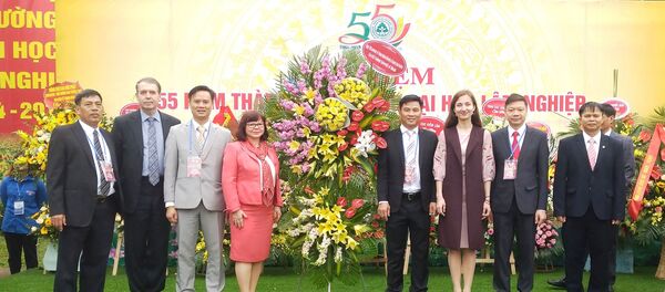 Đoàn đại biểu trường Đại học Liên bang phương Bắc (Nga) dự lễ kỷ niệm 55 năm thành lập trường Đại học Lâm nghiệp Quốc gia Việt Nam Đoàn đại biểu trường Đại học Liên bang phương Bắc (Nga) dự lễ kỷ niệm 55 năm thành lập trường Đại học Lâm nghiệp Quốc gia Việt Nam - Sputnik Việt Nam