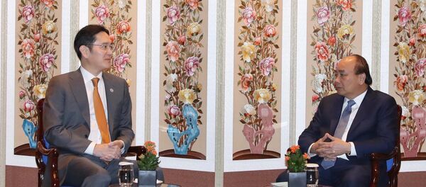 Thủ tướng Nguyễn Xuân Phúc tiếp Phó Chủ tịch Tập đoàn Samsung - Sputnik Việt Nam