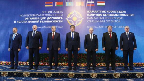 Chuyến thăm làm việc của Tổng thống Nga V. Putin tới Kyrgyzstan Chuyến thăm làm việc của Tổng thống Nga V. Putin tới Kyrgyzstan - Sputnik Việt Nam