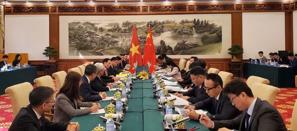 Thứ trưởng Bộ Ngoại giao Việt Nam Lê Hoài Trung hội đàm với Thứ trưởng Bộ Ngoại giao Trung Quốc La Chiếu Huy. - Sputnik Việt Nam