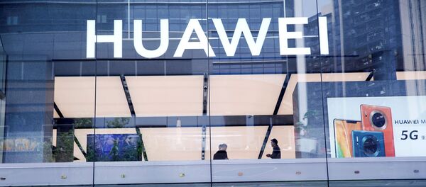 Cửa hàng hàng đầu toàn cầu đầu tiên của Huawei được chụp tại Thâm Quyến, tỉnh Quảng Đông, Trung Quốc ngày 30 tháng 10 năm 2019 - Sputnik Việt Nam