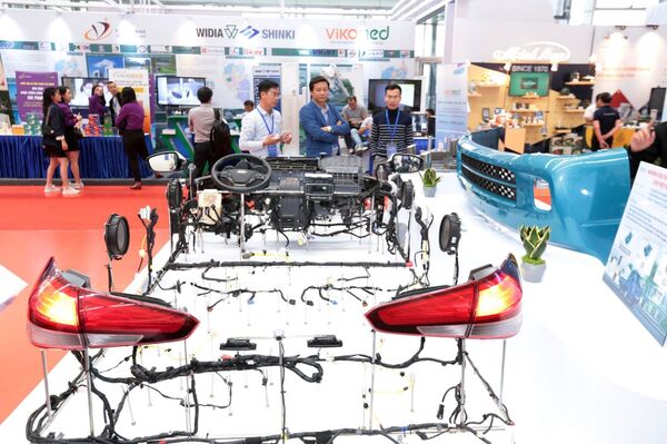 Thủ tướng khai mạc triển lãm “60 năm thành tựu ngành Khoa học và Công nghệ” Thủ tướng khai mạc triển lãm “60 năm thành tựu ngành Khoa học và Công nghệ” - Sputnik Việt Nam