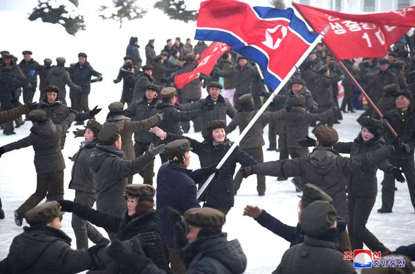 Người dân nhảy múa mừng thành phố xây xong tại Samjiyon, CHDCND Triều Tiên - Sputnik Việt Nam
