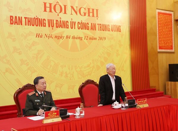 Tổng Bí thư, Chủ tịch Nguyễn Phú Trọng bàn về việc chọn lọc nhân sự ngành Công an Tổng Bí thư, Chủ tịch Nguyễn Phú Trọng bàn về việc chọn lọc nhân sự ngành Công an - Sputnik Việt Nam