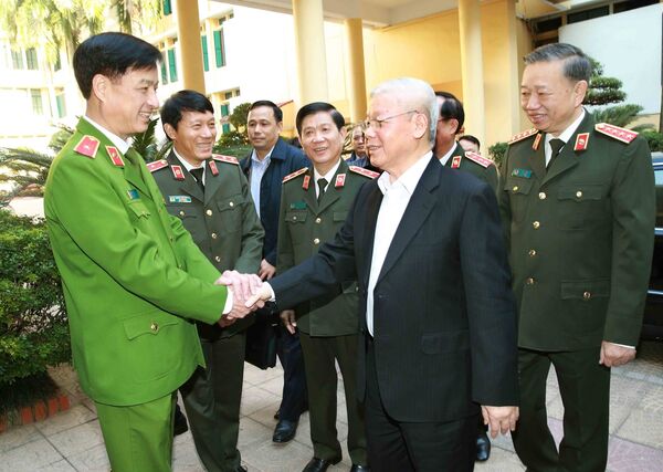 Tổng Bí thư, Chủ tịch Nguyễn Phú Trọng bàn về việc chọn lọc nhân sự ngành Công an Tổng Bí thư, Chủ tịch Nguyễn Phú Trọng bàn về việc chọn lọc nhân sự ngành Công an - Sputnik Việt Nam