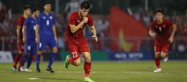 Tiền đạo Tiến Linh ăn mừng bàn thắng gỡ hoà cho U22 Việt Nam - Sputnik Việt Nam