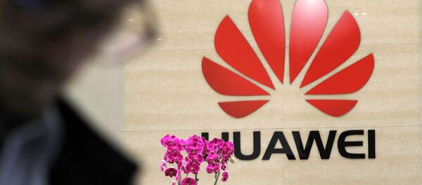 A logo of Huawei hangs in the lobby of the Cyber Security Lab at Huawei factory in Dongguan, China's Guangdong province - Sputnik Việt Nam