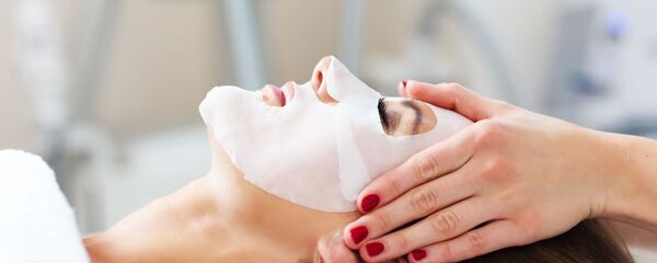 Cô gái với mặt nạ trong một thẩm mỹ viện Cô gái với mặt nạ trong một thẩm mỹ viện - Sputnik Việt Nam