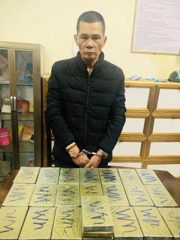 Bắt người đàn ông 64 tuổi giao dịch 44 bánh heroin - Sputnik Việt Nam
