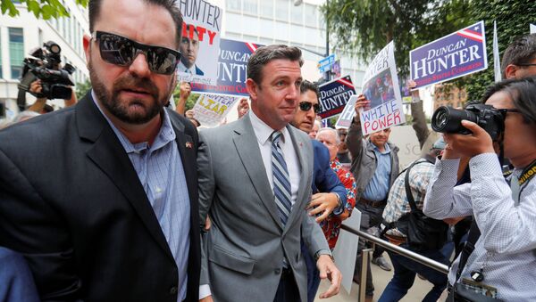 Nghị sĩ Hoa Kỳ Duncan Hunter (R-CA) đến để xét xử chuyển động trong phiên tòa xét xử tài chính chiến dịch sắp tới của ông tại tòa án liên bang ở San Diego - Sputnik Việt Nam