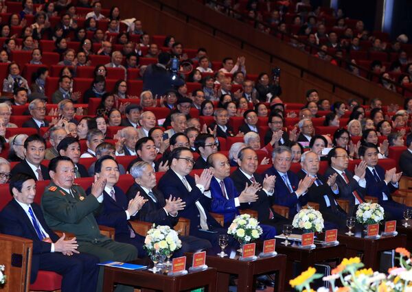 Thủ tướng dự Lễ kỷ niệm 65 năm Trường học sinh miền Nam trên đất Bắc Thủ tướng dự Lễ kỷ niệm 65 năm Trường học sinh miền Nam trên đất Bắc - Sputnik Việt Nam