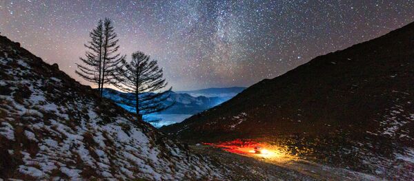 Dải ngân hà ở thung lũng sông Anga chảy vào hồ Baikal - Sputnik Việt Nam