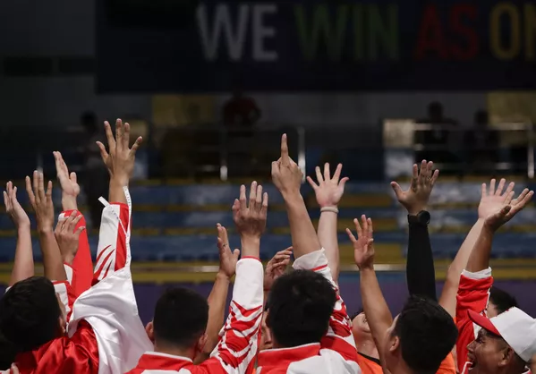 Vận động viên Indonesia sau khi giành chiến thắng trong cuộc thi cầu lông nam tại Đại hội thể thao Đông Nam Á Vận động viên Indonesia sau khi giành chiến thắng trong cuộc thi cầu lông nam tại Đại hội thể thao Đông Nam Á - Sputnik Việt Nam