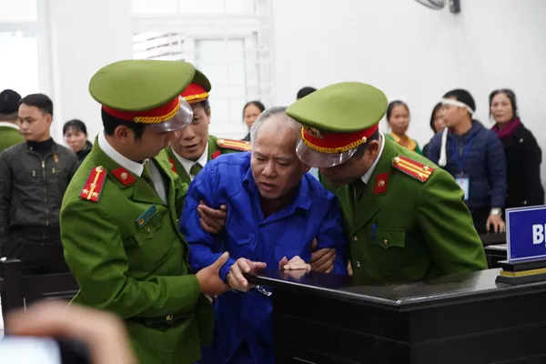 Vụ thảm sát Đan Phượng: Tử hình Nguyễn Văn Đông Vụ thảm sát Đan Phượng: Tử hình Nguyễn Văn Đông - Sputnik Việt Nam