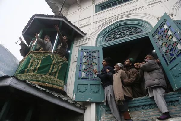 Tín đồ Hồi giáo cầu nguyện ở Kashmir Tín đồ Hồi giáo cầu nguyện ở Kashmir - Sputnik Việt Nam